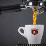 Maschine Kaffee zubereiten
