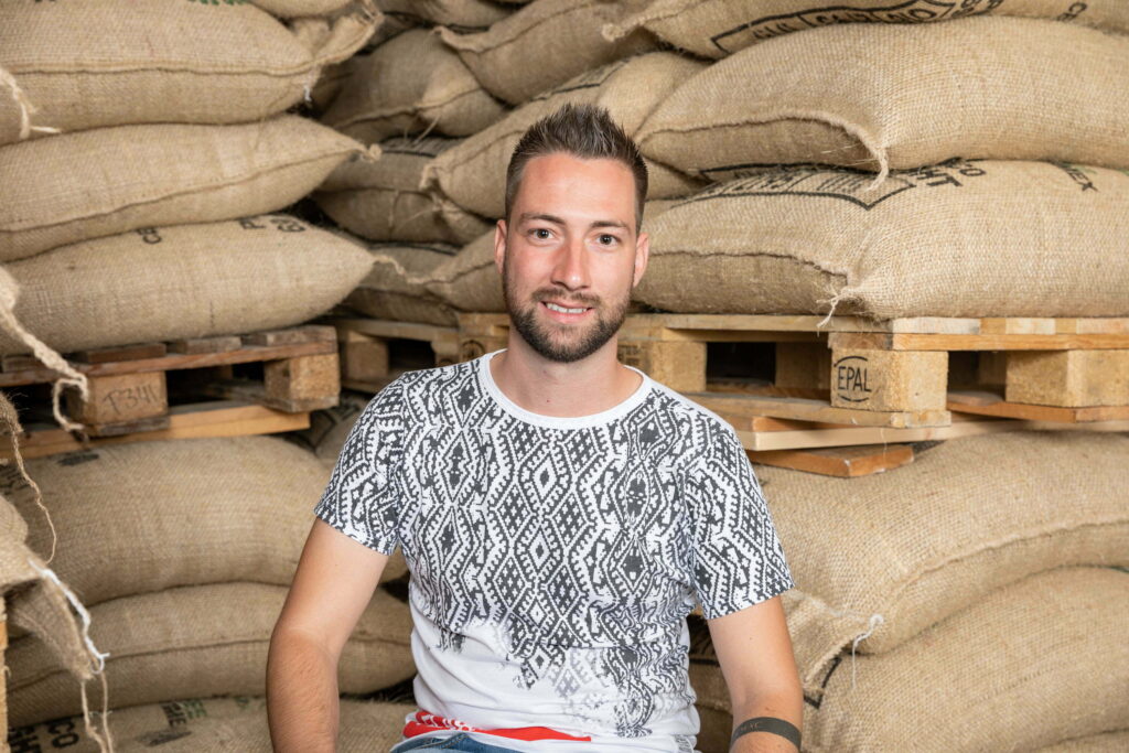 Damiano Emmenegger, Assistenz der GL in der Kaffeerösterei Bertschi